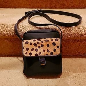 Nine West crossbody or long strap purse magnetic front closure zip top looks new